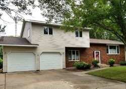 Pre-foreclosure in  1st Ave Sw Fairfax, MN 55332