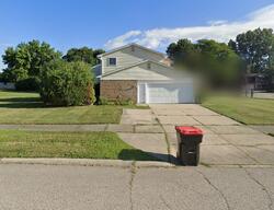 Pre-foreclosure in  Hallcroft Ct Southfield, MI 48034