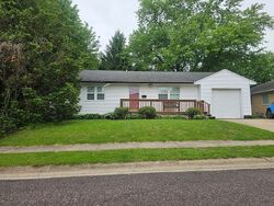 Pre-foreclosure in  Michael Ct Washington, IL 61571