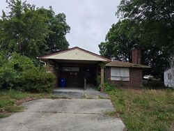 Pre-foreclosure in  South Ave Newport News, VA 23605