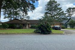 Pre-foreclosure in  WINDSOR ON THE MARSH Savannah, GA 31419