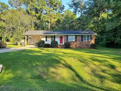 Pre-foreclosure in  Crest Dr Cochran, GA 31014