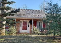 Pre-foreclosure in  Oakwood Ct Winchester, VA 22601