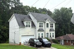 Pre-foreclosure in  Lake View Ter Riverdale, GA 30274