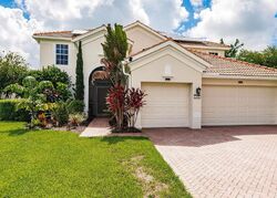 Pre-foreclosure in  Mandarin Ln Naples, FL 34120