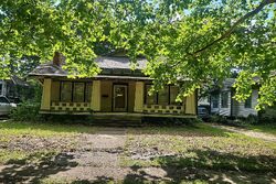 Pre-foreclosure in  N Bluff St Wichita, KS 67208