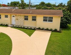 Pre-foreclosure in  Sw 16th St Miami, FL 33165