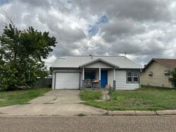 Pre-foreclosure in  Cottonwood St Borger, TX 79007