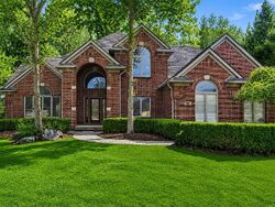 Pre-foreclosure in  Loon Ct Utica, MI 48315
