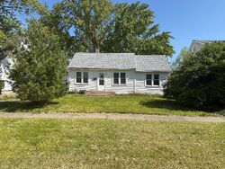 Pre-foreclosure in  Columbia Ave Saint Joseph, MI 49085