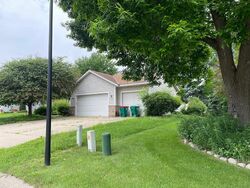 Pre-foreclosure in  PARK RIDGE DR Chaska, MN 55318