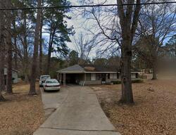 Pre-foreclosure in  CEDARS OF LEBANON RD Jackson, MS 39206