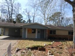 Pre-foreclosure in  MARIA DR Jackson, MS 39204