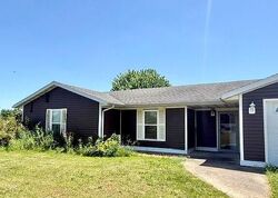 Pre-foreclosure in  Saverton West Dr New London, MO 63459
