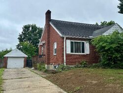 Pre-foreclosure in  Smiley Ave Cincinnati, OH 45246
