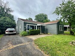 Pre-foreclosure in  Rainbow Ln Cincinnati, OH 45230