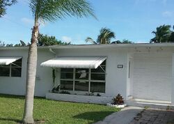 Pre-foreclosure in  Se Prima Vista Blvd Port Saint Lucie, FL 34983
