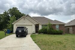 Pre-foreclosure in  Melody Cir Kaufman, TX 75142