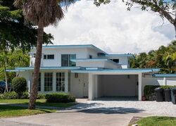 Pre-foreclosure in  AVENIDA VENECCIA Sarasota, FL 34242