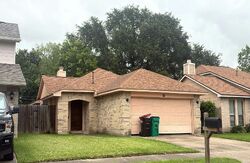 Pre-foreclosure in  Crestbriar Ct Baytown, TX 77521