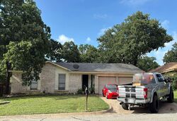 Pre-foreclosure in  Firethorn Dr Arlington, TX 76017
