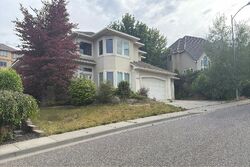 Pre-foreclosure in  W 42nd Ave Kennewick, WA 99337