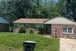 Pre-foreclosure in  Winnard Rd Hampton, VA 23669