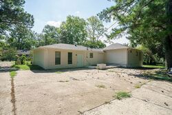 Pre-foreclosure in  30th Pl Sw Birmingham, AL 35211