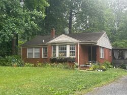 Pre-foreclosure in  Sudbury Rd Charlotte, NC 28205