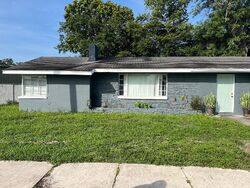 Pre-foreclosure in  27th Ave W Bradenton, FL 34205