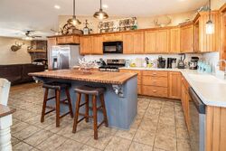  S Drury Rd, Wellington KS
