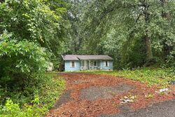 Pre-foreclosure in  N Circle Dr Ellenwood, GA 30294