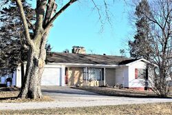  Loomis Ln, Carlinville IL
