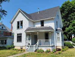 Pre-foreclosure in  7th Ave Sterling, IL 61081