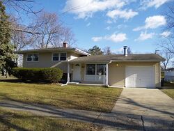 Pre-foreclosure in  LORENZ AVE Lansing, IL 60438
