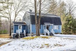 Pre-foreclosure in  Holly Dr Gardner, MA 01440