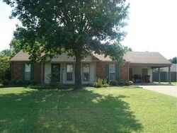 Pre-foreclosure in  Brandee Dr Horn Lake, MS 38637
