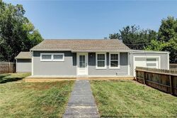 Pre-foreclosure in  Askew Ave Kansas City, MO 64132