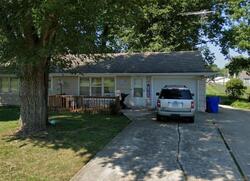 Pre-foreclosure in  Morningside Dr Richmond, MO 64085