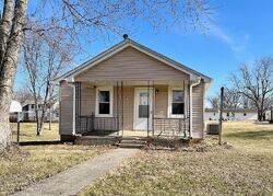 Pre-foreclosure in  Phillips St Perryville, MO 63775