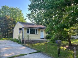 Pre-foreclosure in  Country Club Rd Clementon, NJ 08021
