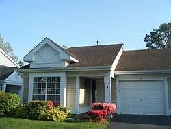 Pre-foreclosure in  Amagansett Ct Ridge, NY 11961
