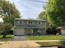  Egolf Dr, Rahway NJ