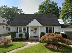 Pre-foreclosure in  River Edge Rd Bergenfield, NJ 07621