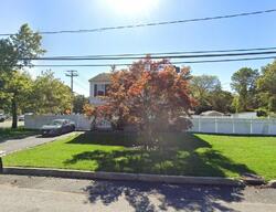 Pre-foreclosure in  Apple St Central Islip, NY 11722