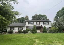 Pre-foreclosure in  Bay Pl Huntington, NY 11743