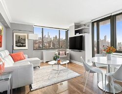 Pre-foreclosure in  3rd Ave a New York, NY 10028