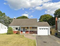 Pre-foreclosure in  Seley Dr North Babylon, NY 11703