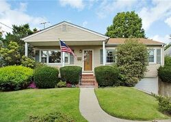 Pre-foreclosure in  South Dr Manhasset, NY 11030
