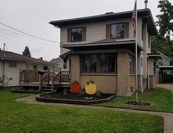 Pre-foreclosure in  Chalker St Akron, OH 44310